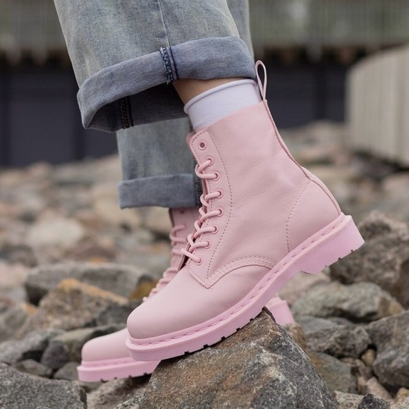 Dr. Martens 1460 Pascal | Chalk Pink - Picture 2 of 13